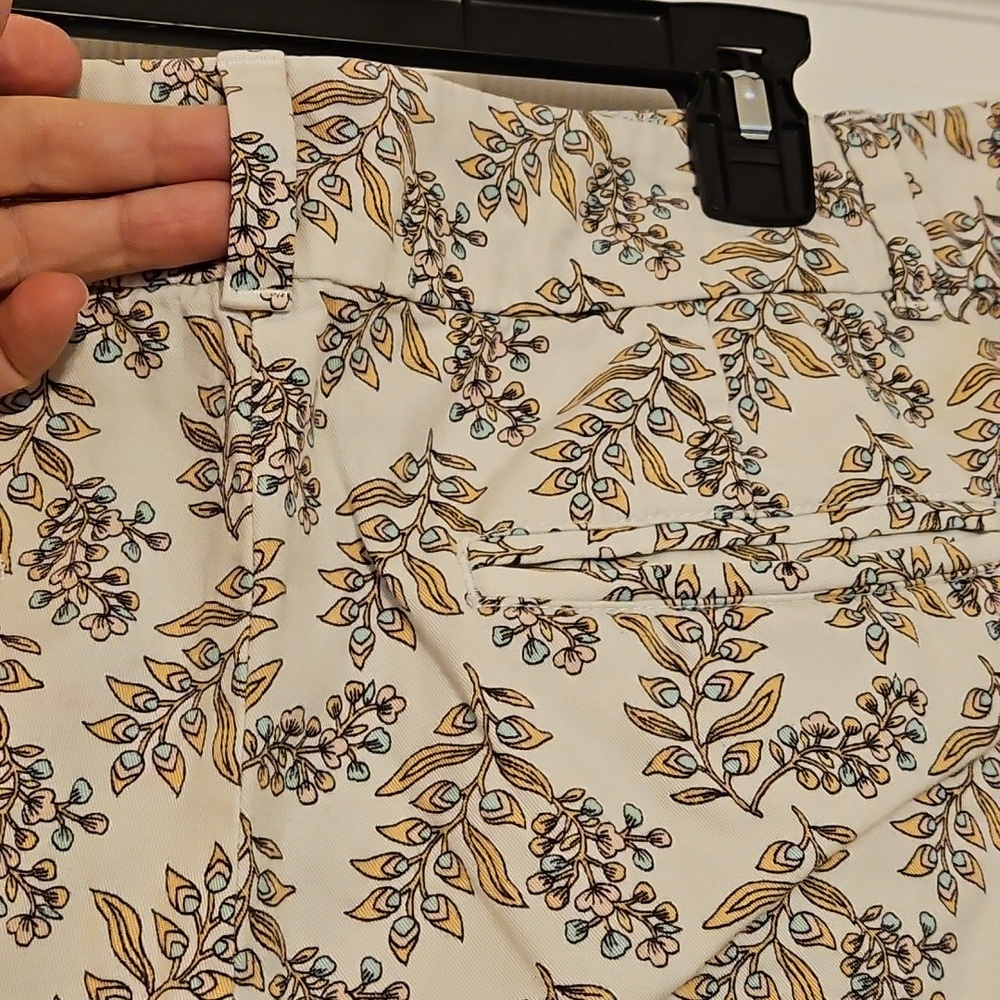 Loft Outlet Cream Print Shirts 4 Inch Inseam - Picture 9 of 15
